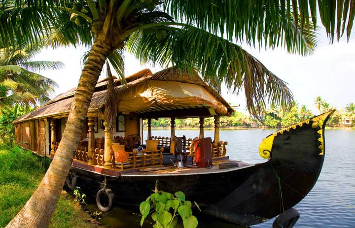 Kerala Tour Packages with Houseboat Stay: A Unique Travel Experience
